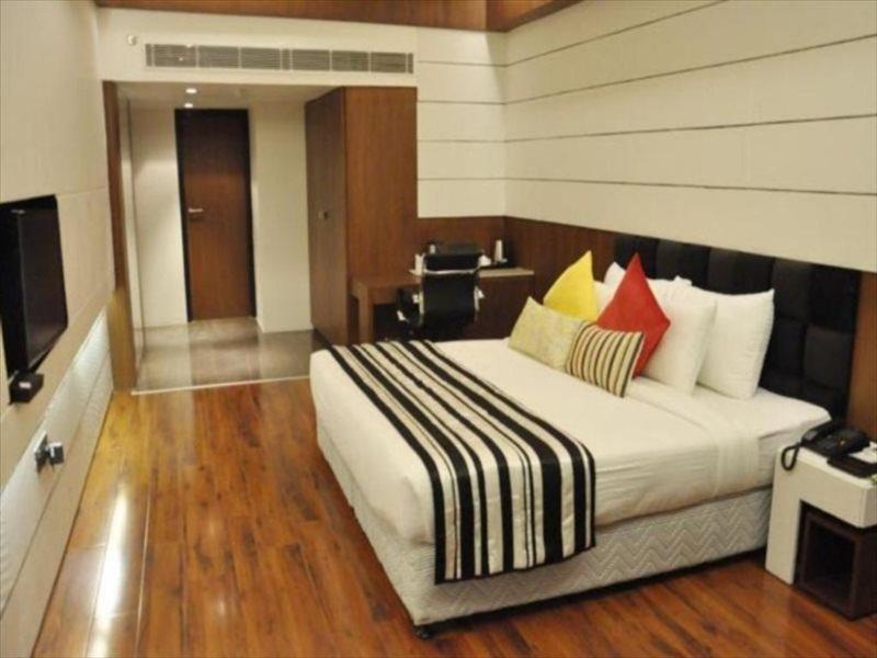 Hotel Gk International Chandīgarh Zewnętrze zdjęcie